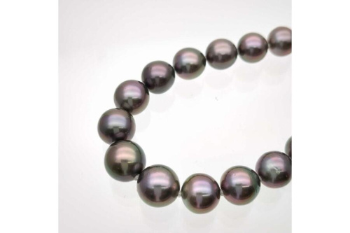 パールネックレスのパールイヤリング