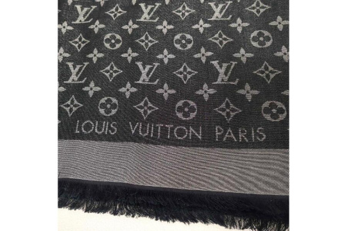 ショールのモノグラム