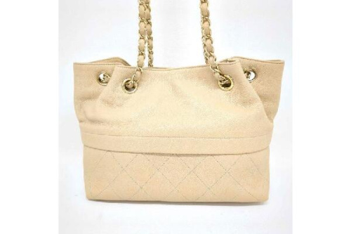 ショルダーバッグのシャネル（CHANEL）
