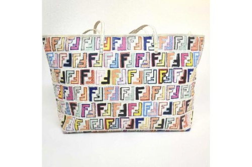 トートバッグのフェンディ(FENDI)