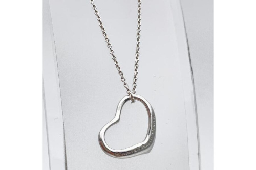 ジュエリーのネックレス