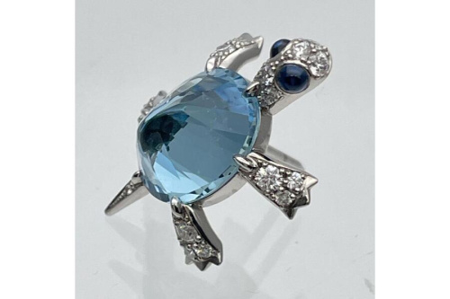 ピンブローチの日本人作家