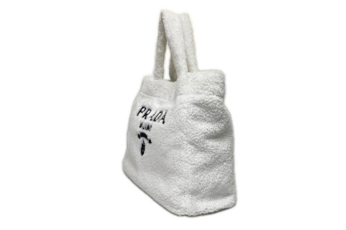 トートバッグのプラダ（PRADA）