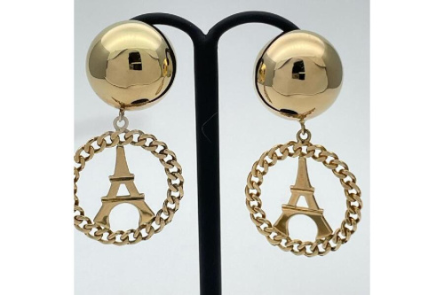 ジュエリーのイヤリング