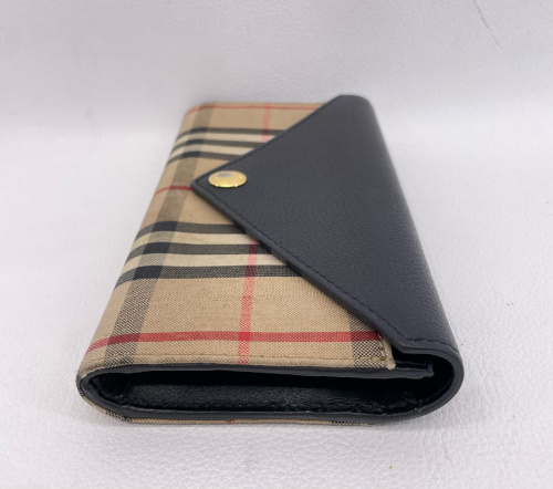 バーバリー(Burberry)の新入荷