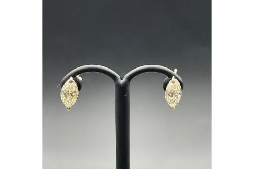 ジュエリーのピアス