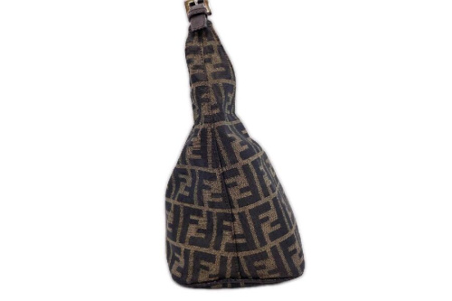 フェンディ(FENDI)の新入荷