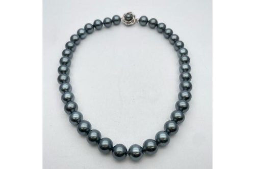 ジュエリーのネックレス