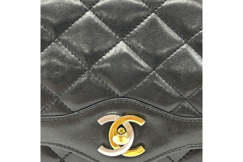 ショルダーバッグのシャネル(CHANEL)