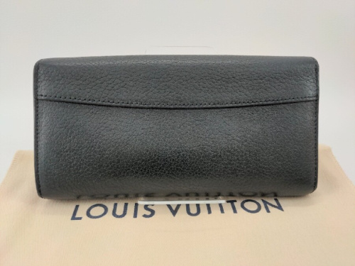 LOUIS VUITTON（ルイヴィトン）のポルトフォイユ・カプシーヌ