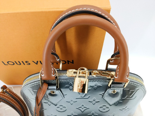 中古　ルイヴィトン　LOUIS VUITTONの2WAYショルダーバッグ