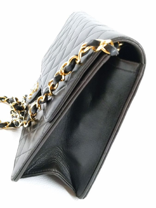 シャネル　CHANELのプッシュロック　チェーンショルダーバッグ