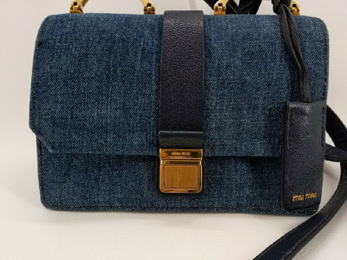 中古ブランドバッグのMIUMIU