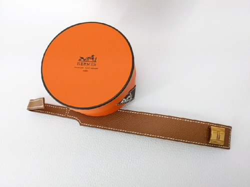 HERMES　エルメスのレザー　ブレスレット　バングル