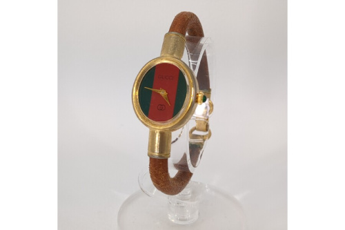 時計　手巻きのブランド時計　GUCCI
