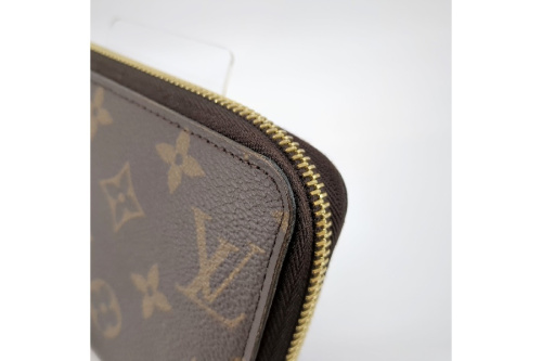 長財布のルイ・ ヴィトン（LOUIS VUITTON）