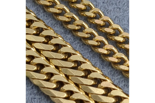 貴金属のジュエリー