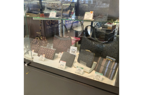 印伝屋の財布