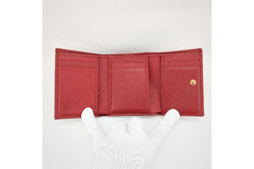 3つ折り財布のグッチ（GUCCI）