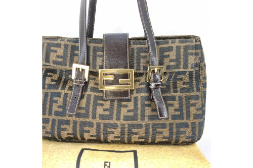 ショルダーバッグのフェンディ（FENDI）