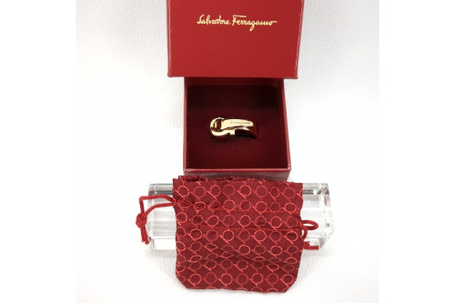 スカーフのサルヴァトーレフェラガモ(Salvatore Ferragamo)