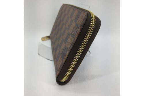 長財布のルイ・ ヴィトン（LOUIS VUITTON）