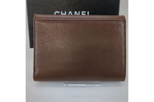 3つ折り財布のシャネル(CHANEL)