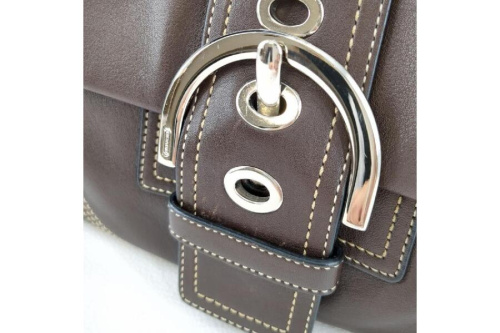 ショルダーバッグのコーチ（COACH）