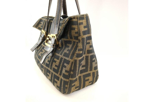 ハンドバッグのフェンディ（FENDI）