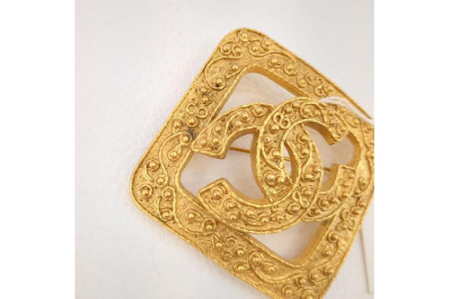 ブローチのシャネル（CHANEL）
