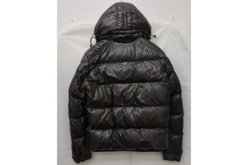 ダウンジャケットのモンクレール(MONCLER)