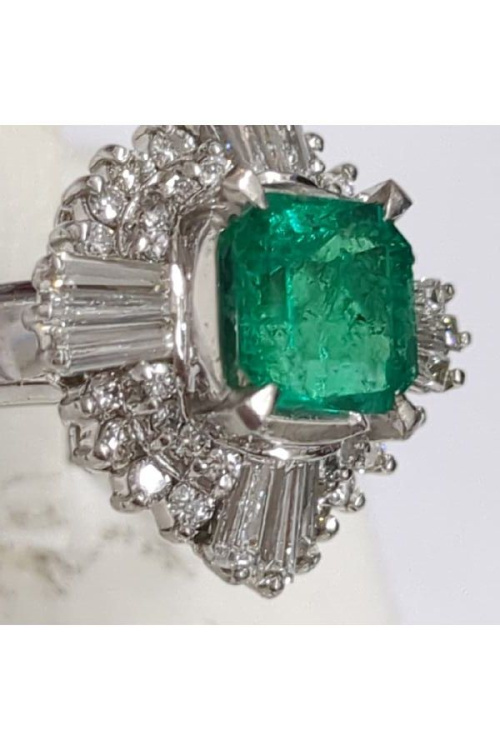 ジュエリーの指輪 ネックレス ブラスレット ペンダント