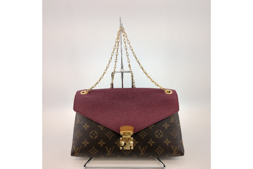 バッグのショルダーバッグ