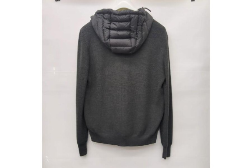 パーカーのモンクレール(MONCLER)