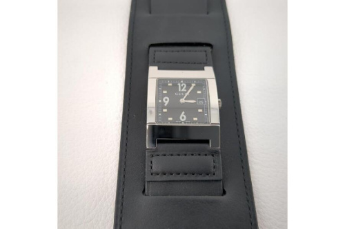 グッチ（GUCCI）のレザーウォッチ