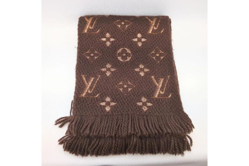 マフラーのルイ・ ヴィトン（LOUIS VUITTON）