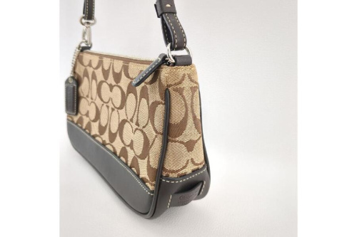 ハンドバッグのコーチ（COACH）