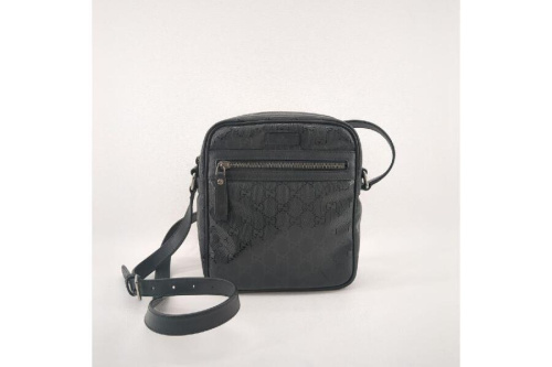 バッグのショルダーバッグ