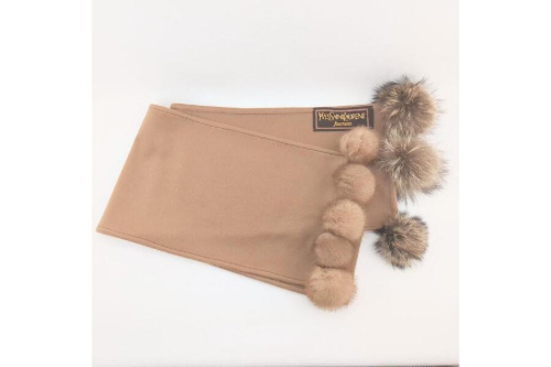 ファッション小物のマフラー