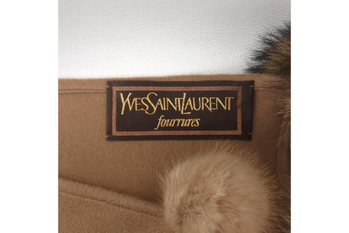 マフラーのサンローラン（SAINT LAURENT）