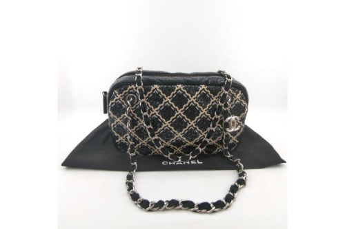 ショルダーバッグのシャネル（CHANEL）