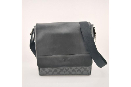 バッグのショルダーバッグ