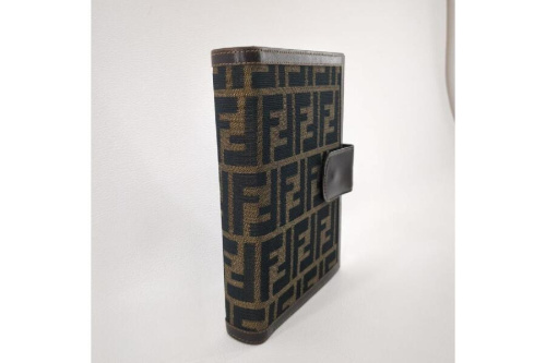 フェンディ（FENDI）の手帳カバー