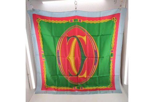 スカーフのカルティエ（Cartier）