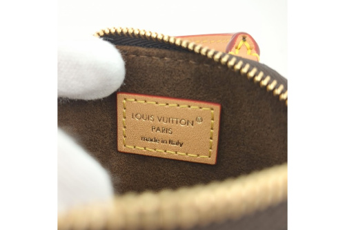 バッグチャームのルイ・ ヴィトン（LOUIS VUITTON）