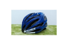 自転車の自転車ヘルメット 