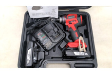 工具のインパクトドライバー 