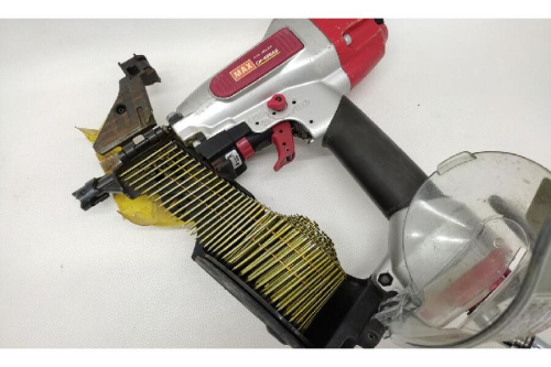 MAXの釘打ち機