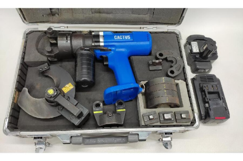 工具の圧着工具