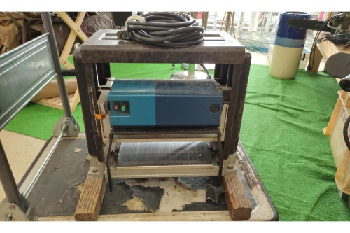 工具の自動カンナ盤